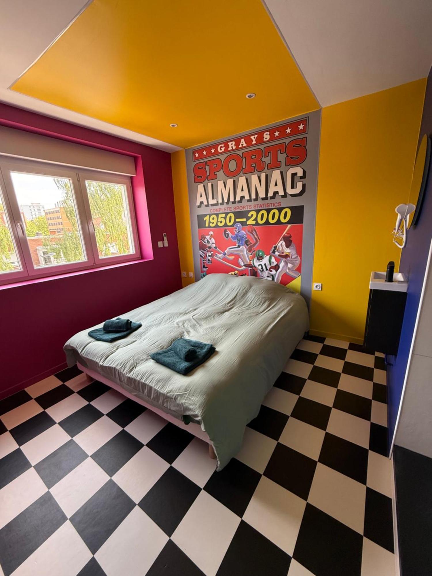 Capsule Retour Vers Le Futur Maubeuge Exteriér fotografie